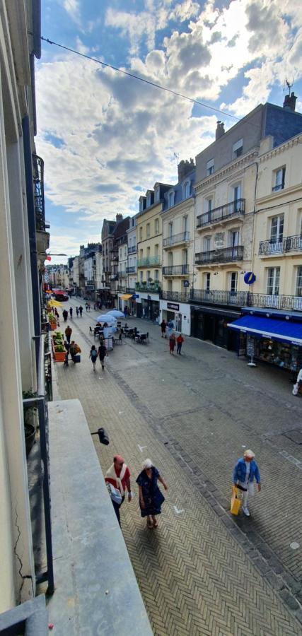 Les balcons de Dieppe - appartement 1ER étage - certifié 3 étoiles au cœur de la rue piétonne Esterno foto